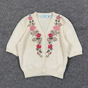 VTG Cream Short Sleeve V-Neck Cardigan Sweater Womens XS/S P Embroidered Florals